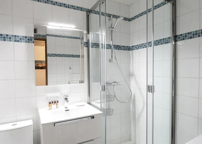 Au Pied Des Pistes A Avec Parking Prive, Proche Centre - Fr-1-343-162 Apartment *