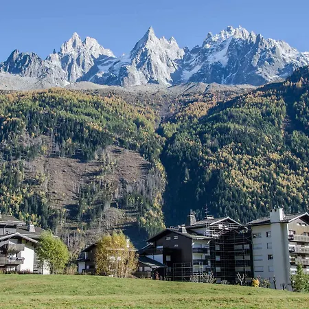 Au Pied Des Pistes Avec Parking Et Wifi - Fr-1-343-162 Chamonix